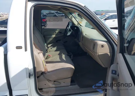 2002 Chevrolet Silverado 1500 из США, поврежденный, VIN 1GCEC14W02Z109106